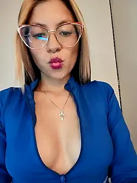 Snapshot of little_mavi chatting on January 2, 9:39 pm little mavi online show from January 2, 9:39 pm