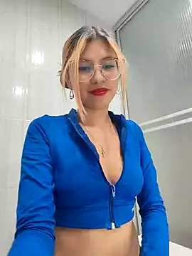 Snapshot of little_mavi chatting on January 18, 11:11 pm little mavi online show from January 18, 11:11 pm