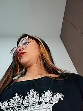 Snapshot of little_mavi chatting on February 19, 2:44 am little mavi online show from February 19, 2:44 am