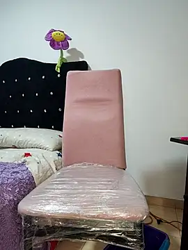 Snapshot of little_mavi chatting on February 23, 4:17 am little mavi online show from February 23, 4:17 am