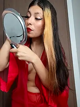 Snapshot of little_mavi chatting on March 22, 3:20 am little mavi online show from March 22, 3:20 am