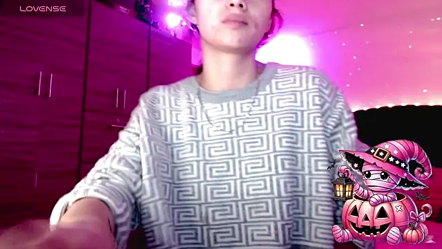 holy juli online show from October 28, 2:37 am