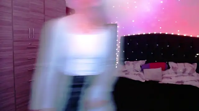 holy juli online show from June 14, 3:30 am