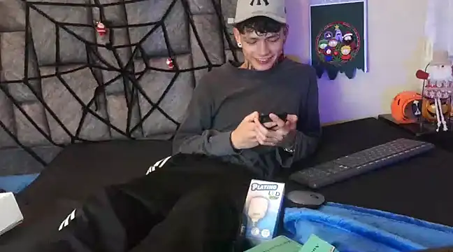 Snapshot of Dan_brownn chatting on December 3, 2:03 am Dan brownn online show from December 3, 2:03 am