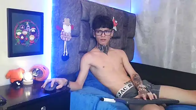 Snapshot of Dan_brownn chatting on December 28, 7:43 pm Dan brownn online show from December 28, 7:43 pm
