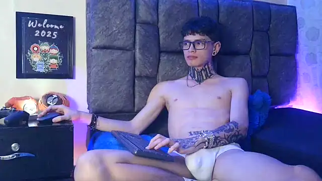 Snapshot of Dan_brownn chatting on January 24, 2:28 am Dan brownn online show from January 24, 2:28 am