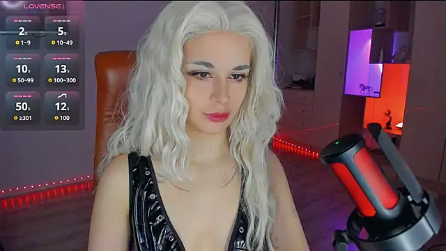 mollyposhh online show from November 25, 6:19 pm