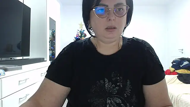 Amandamuller1982 online show from December 15, 6:45 pm