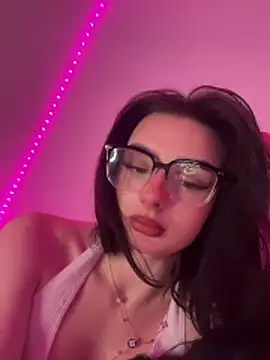 Snapshot of AdelinaAlia chatting on May 16, 7:34 pm AdelinaAlia online show from May 16, 7:34 pm