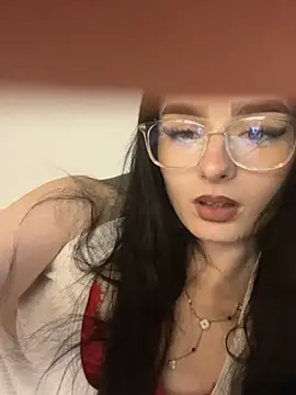 Snapshot of AdelinaAlia chatting on May 19, 8:15 pm AdelinaAlia online show from May 19, 8:15 pm