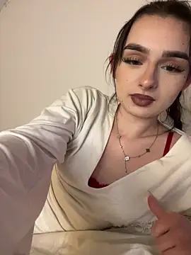 Snapshot of AdelinaAlia chatting on June 14, 8:33 pm AdelinaAlia online show from June 14, 8:33 pm