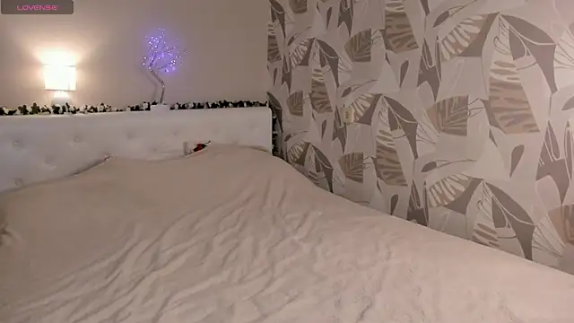 ViolaBloom22 online show from January 2, 7:51 pm