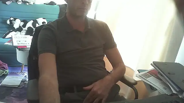 shyfrenchcock1 online show from October 17, 12:52 pm