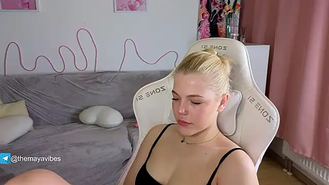 Maya Rave online show from March 2, 3:52 am