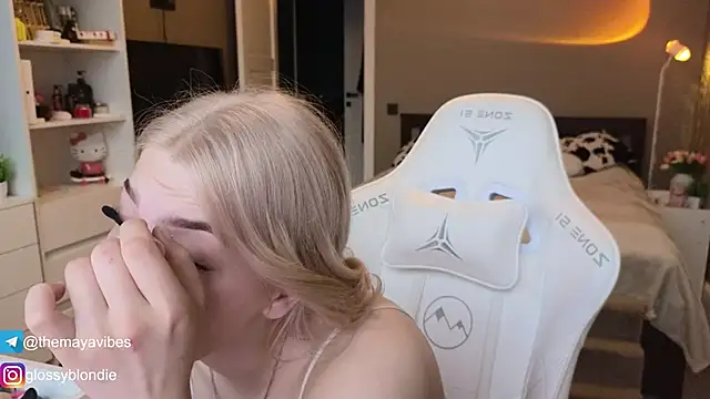 Maya Rave online show from April 6, 4:10 am