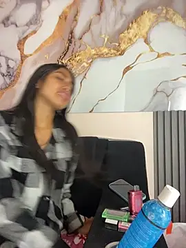 bonnie 18x online show from December 5, 8:16 pm