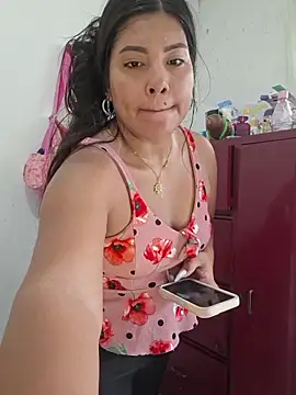 Snapshot of steisy325 chatting on May 11, 2:45 pm steisy325 online show from May 11, 2:45 pm