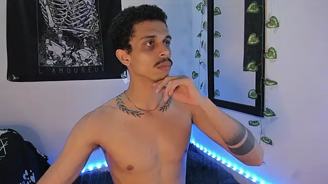 Snapshot of Aroonn_b chatting on December 3, 2:14 am Aroonn b online show from December 3, 2:14 am