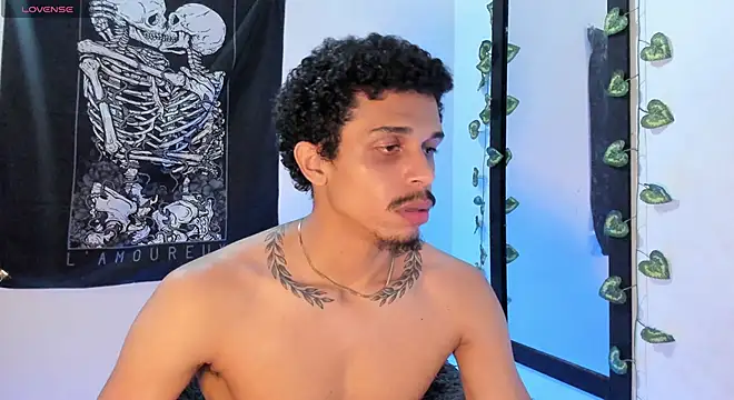 Snapshot of Aroonn_b chatting on January 10, 1:42 am Aroonn b online show from January 10, 1:42 am