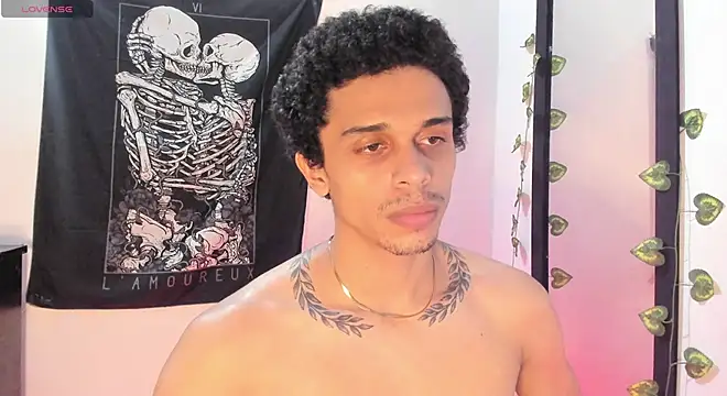 Snapshot of Aroonn_b chatting on January 23, 12:04 am Aroonn b online show from January 23, 12:04 am