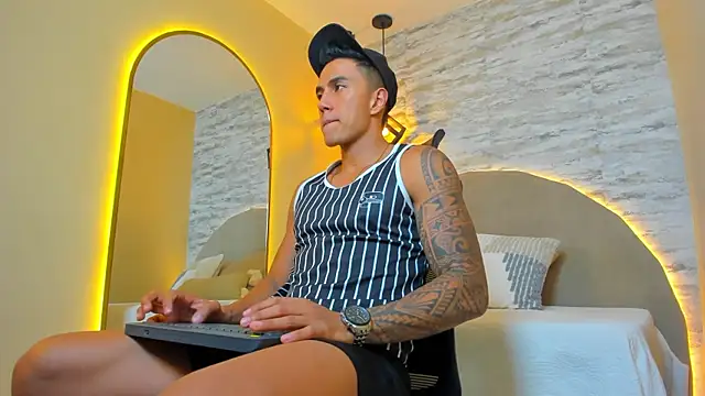 Aron Bolt online show from November 17, 11:54 pm