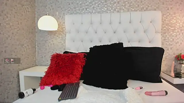 HazelMoret online show from December 27, 12:45 pm