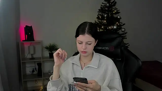 Este Glen online show from December 22, 2:17 am