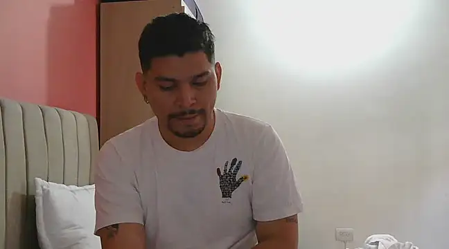 Snapshot of evoscenteno chatting on December 16, 9:09 pm evoscenteno online show from December 16, 9:09 pm