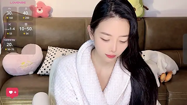 Yilin1999 online show from March 8, 9:39 am