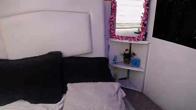 Snapshot of palmer_mIix chatting on December 19, 5:18 pm palmer mIix online show from December 19, 5:18 pm