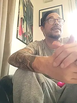 Snapshot of mileflav0r chatting on December 4, 11:30 am mileflav0r online show from December 4, 11:30 am