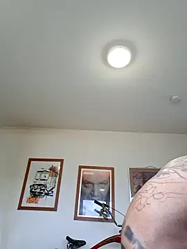 Snapshot of mileflav0r chatting on March 23, 7:45 am mileflav0r online show from March 23, 7:45 am