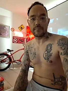 Snapshot of mileflav0r chatting on March 28, 7:57 pm mileflav0r online show from March 28, 7:57 pm