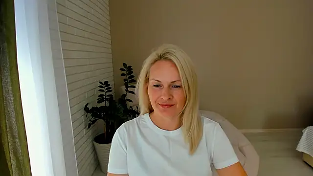 Alicee Gracee online show from September 11, 7:52 am