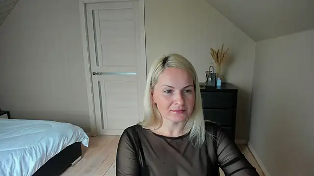 Alicee Gracee online show from October 31, 9:21 am