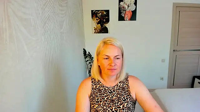 Snapshot of Alicee_Gracee chatting on July 6, 9:17 am Alicee Gracee online show from July 6, 9:17 am