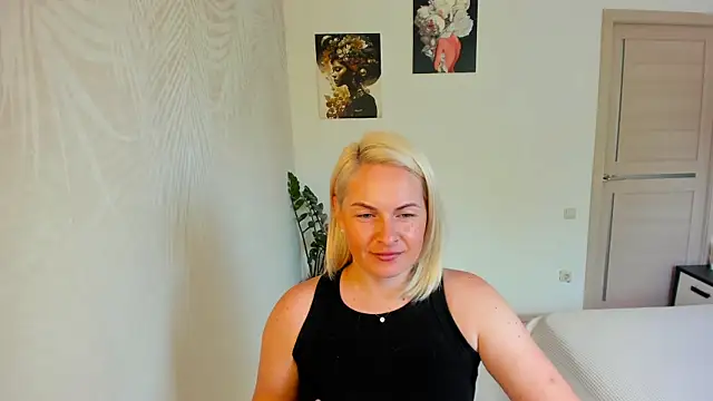 Snapshot of Alicee_Gracee chatting on July 13, 9:01 am Alicee Gracee online show from July 13, 9:01 am