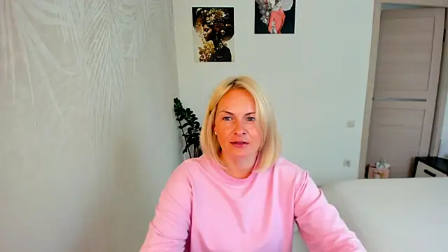 Snapshot of Alicee_Gracee chatting on July 19, 8:51 am Alicee Gracee online show from July 19, 8:51 am