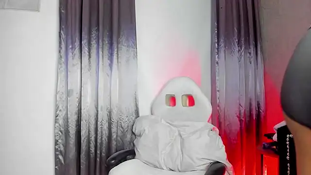 Snapshot of Lucii_fer_ chatting on February 26, 11:31 am Lucii fer online show from February 26, 11:31 am