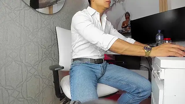 Snapshot of Lucii_fer_ chatting on May 23, 11:36 am Lucii fer online show from May 23, 11:36 am