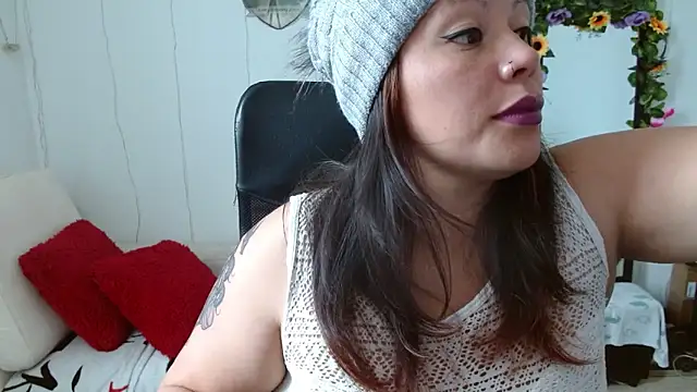 Snapshot of miss_evoleth2 chatting on November 24, 4:07 pm miss evoleth2 online show from November 24, 4:07 pm