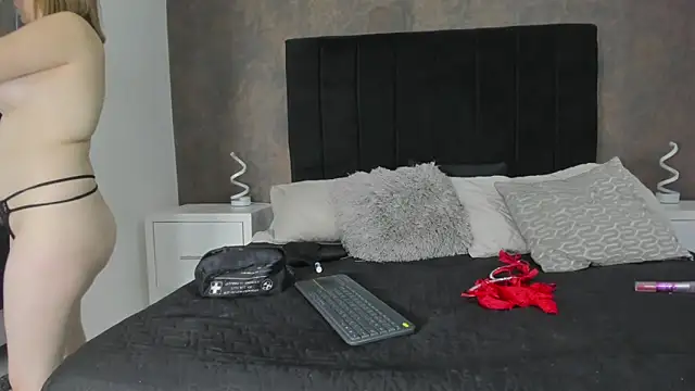 Snapshot of NaxaAndLexi_ chatting on February 8, 2:16 pm NaxaAndLexi online show from February 8, 2:16 pm