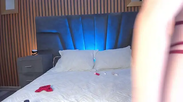 NaxaAndLexi  online show from December 22, 2:47 pm