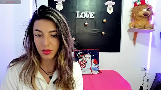 Snapshot of queen-natty chatting on December 3, 3:09 am queen-natty online show from December 3, 3:09 am