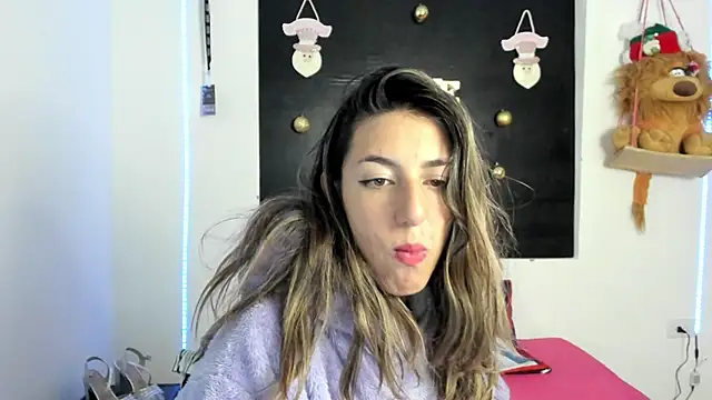 Snapshot of queen-natty chatting on December 12, 3:43 am queen-natty online show from December 12, 3:43 am