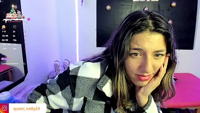 Snapshot of queen-natty chatting on December 14, 5:40 am queen-natty online show from December 14, 5:40 am