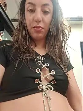 Snapshot of queen-natty chatting on February 18, 4:05 pm queen-natty online show from February 18, 4:05 pm