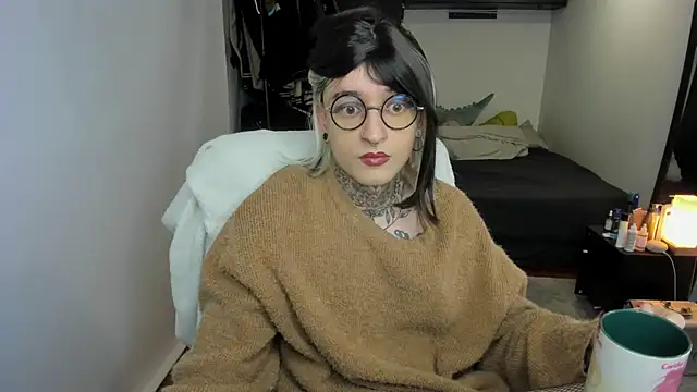 ShiiraVelkor online show from October 22, 9:31 am