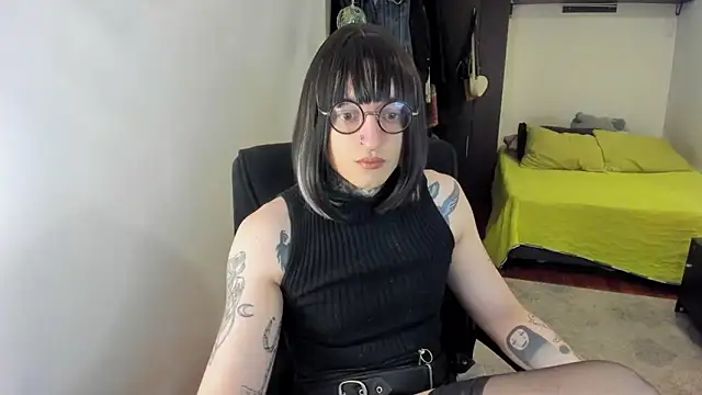 ShiiraVelkor online show from December 5, 9:40 am