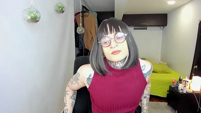 ShiiraVelkor online show from December 15, 10:08 am